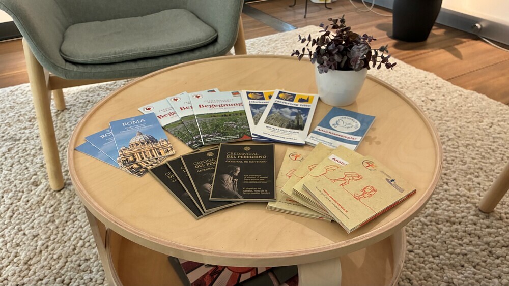 Pilgerpässe und Pilgerbroschüren. / Erzdiözese Wien/Lentner Pilgerpässe und Pilgerbroschüren.